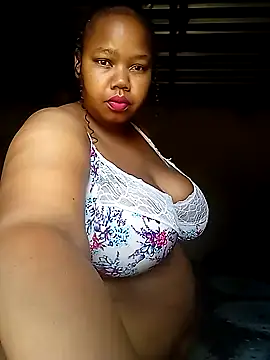 Snapshot of Curvycandy95 chatting on October 13, 4:59 am Curvycandy95 online show from October 13, 4:59 am