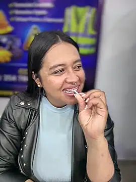-Mia1 online show from April 30, 6:35 pm