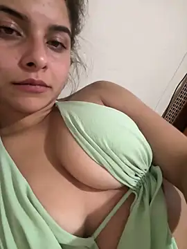 Snapshot of moranguinho_77 chatting on September 18, 4:00 am moranguinho 77 online show from September 18, 4:00 am