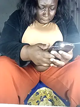 ASSQUEEN37Xx online show from May 23, 5:00 pm