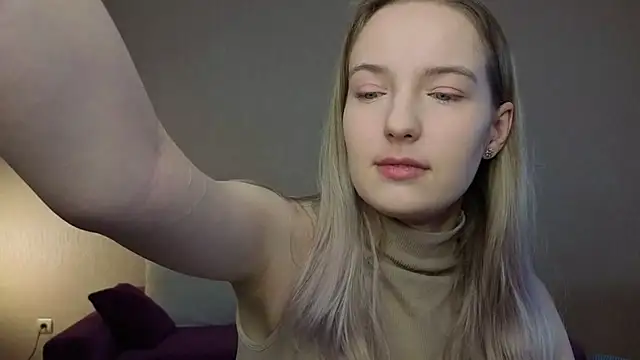 HongTomczak online show from April 30, 7:35 am