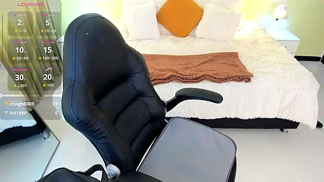 Camille Olsen  online show from October 19, 12:29 pm