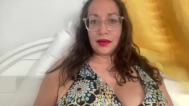 RosaFreya online show from May 9, 8:11 pm