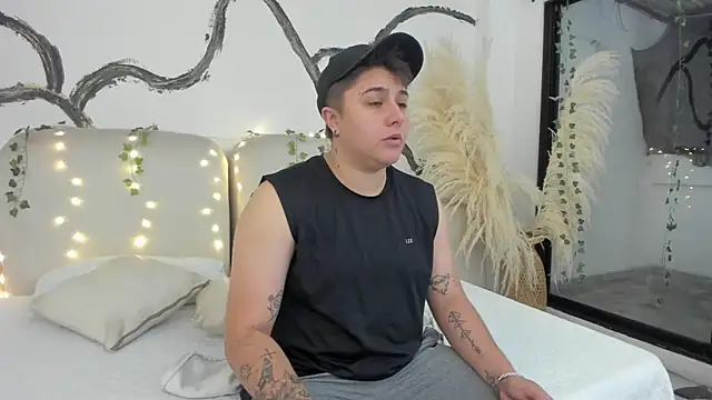 IanGilbert online show from December 18, 7:24 am