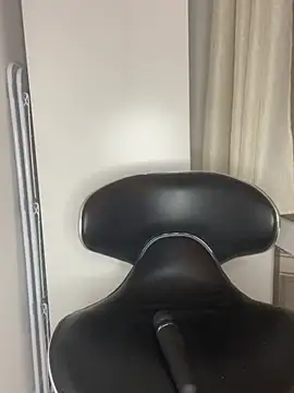 skinnydoll1017 online show from January 17, 10:39 pm