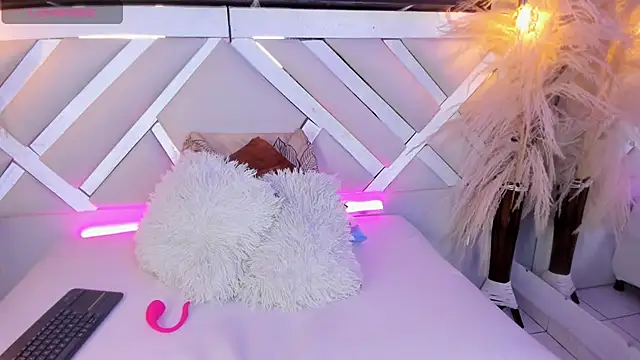 Zoe-Johnson  online show from July 29, 4:34 am