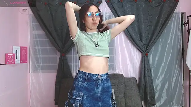 AnnieSparkle online show from August 4, 12:05 am
