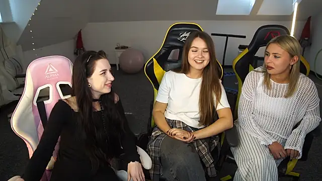 Snapshot of _Lili_054 chatting on September 22, 10:35 am  Lili 054 online show from September 22, 10:35 am