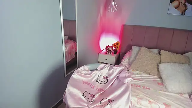 ela petit online show from November 10, 9:21 pm