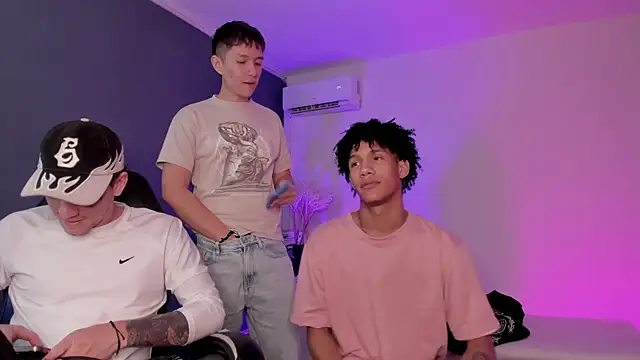 Handsomeboyss19 online show from July 10, 8:31 pm