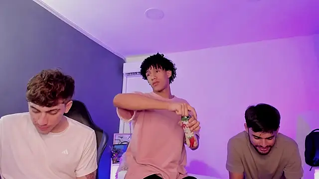 Handsomeboyss19 online show from July 23, 9:34 pm