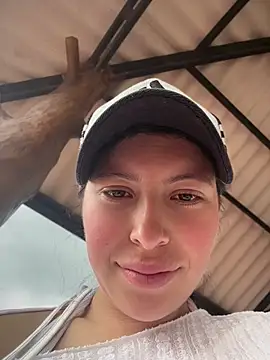 Mia salinass online show from July 5, 7:41 pm
