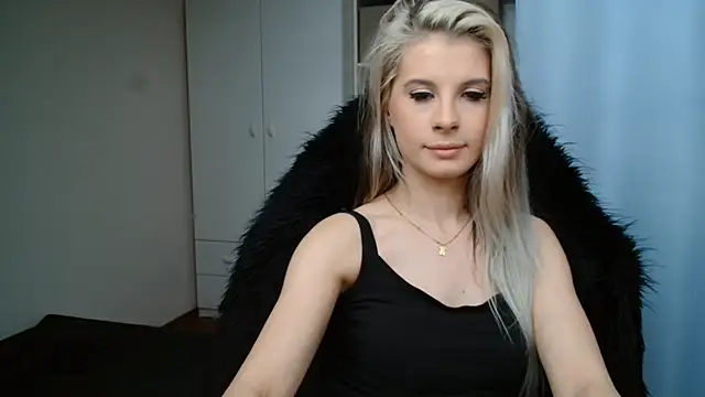 KristineGlow online show from June 19, 9:57 am