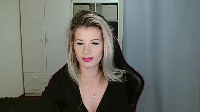 KristineGlow online show from December 3, 8:28 am