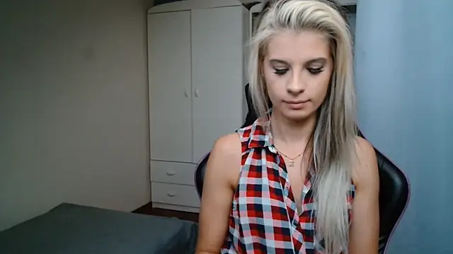KristineGlow online show from July 28, 5:13 pm