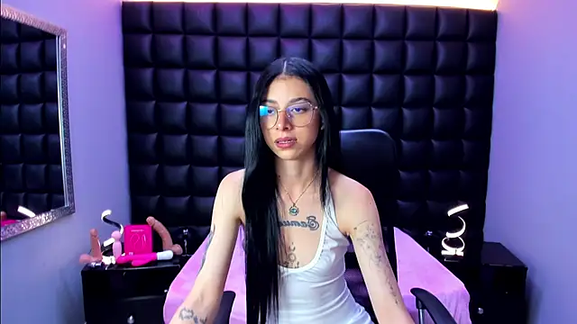 Dulce Miaa  online show from July 6, 6:21 pm