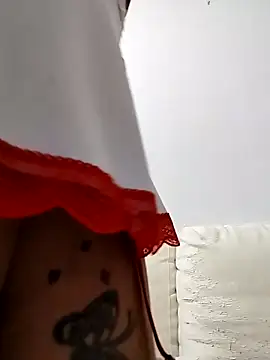 canariamorbosa online show from November 9, 8:27 pm