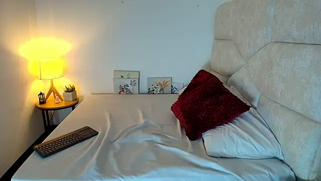 elizawiliamst online show from August 4, 6:58 pm