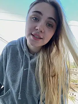 Snapshot of LunaMillie chatting on September 14, 9:07 am LunaMillie online show from September 14, 9:07 am