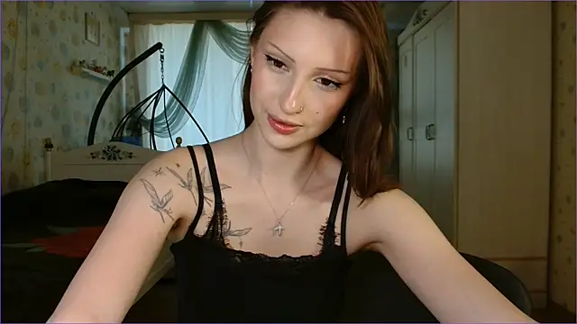 RuxaShade online show from March 11, 12:31 pm