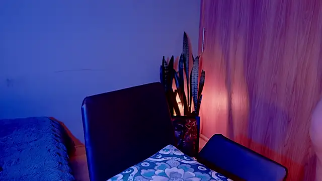 Snapshot of liiliith___ chatting on October 5, 1:32 am liiliith    online show from October 5, 1:32 am