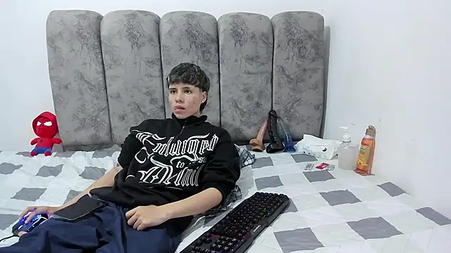 Bruno Cruzz online show from June 4, 2:17 am