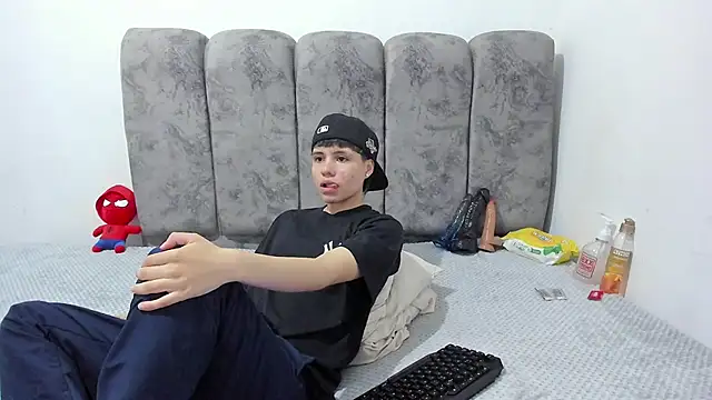Bruno Cruzz online show from June 17, 2:13 am