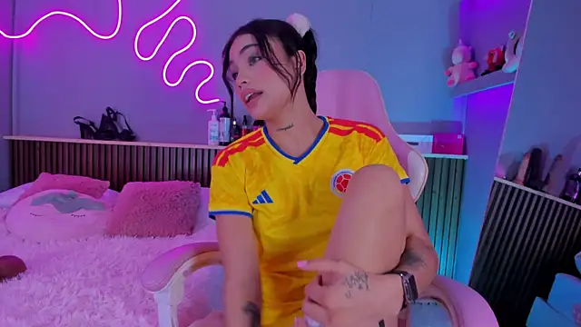 SammyRose  online show from June 17, 8:32 pm