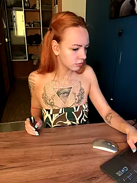 Snapshot of Amore_Mia_ chatting on October 6, 5:46 am Amore Mia online show from October 6, 5:46 am