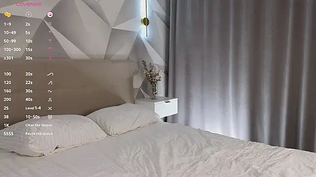 JuliannaWenger online show from December 3, 4:20 pm