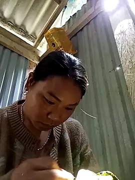 may-squirl online show from September 26, 4:10 am