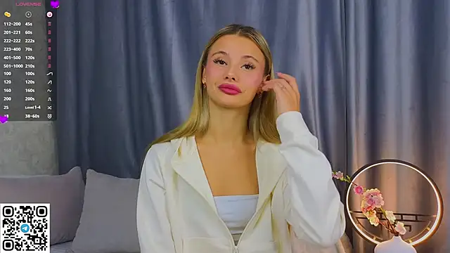 NaughtySeraphine online show from December 2, 6:15 am