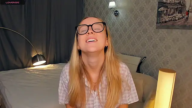 SoonMoor online show from October 17, 5:27 pm