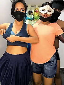 Family02 online show from June 1, 5:25 pm
