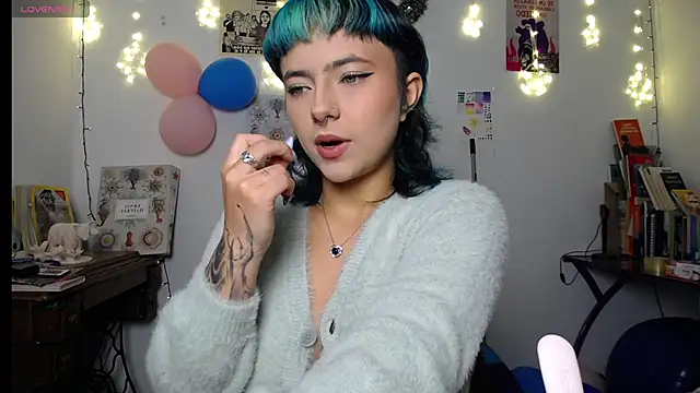 AlmaNanax online show from December 18, 1:10 am