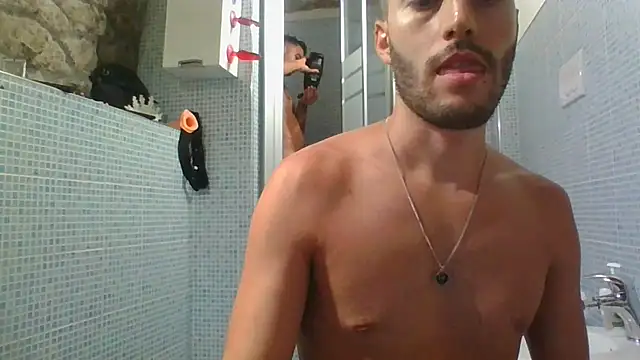 Amicisegreti online show from September 9, 9:03 pm