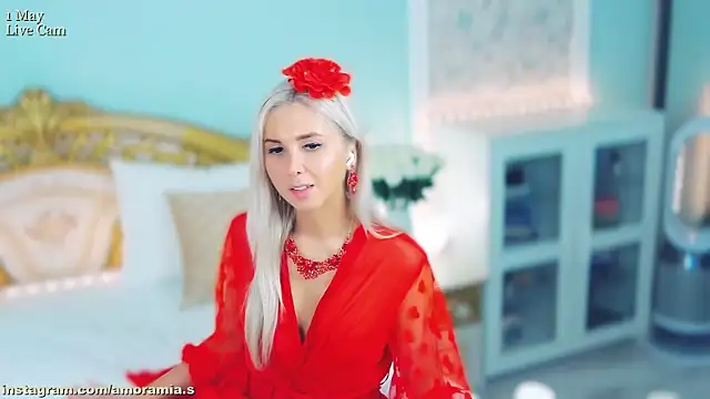 Amoramias online show from May 1, 8:34 pm