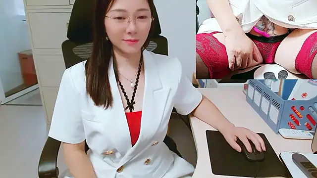 Snapshot of OL-Lily chatting on September 30, 1:55 am OL-Lily online show from September 30, 1:55 am