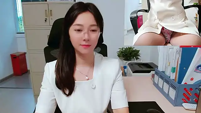 Snapshot of OL-Lily chatting on September 19, 1:26 am OL-Lily online show from September 19, 1:26 am