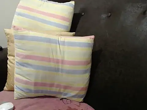 bustylaura4u online show from July 5, 8:47 pm