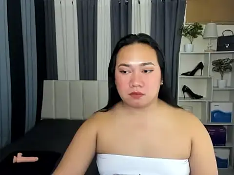 TsUncutKaren online show from March 17, 4:55 pm