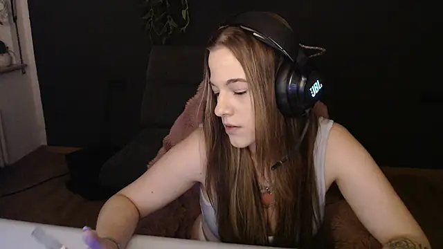 Luna Lynn online show from November 27, 8:34 pm