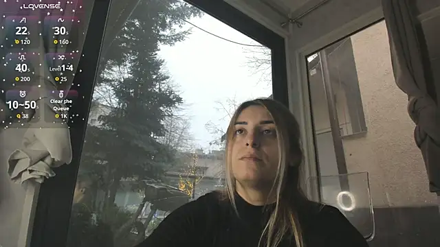 Ella Vee online show from December 16, 6:30 am