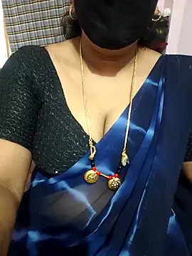 luci-queen online show from April 22, 7:27 am