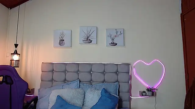  naomi s online show from July 11, 1:44 pm