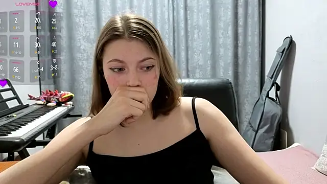 CutieAnny online show from June 12, 9:23 pm