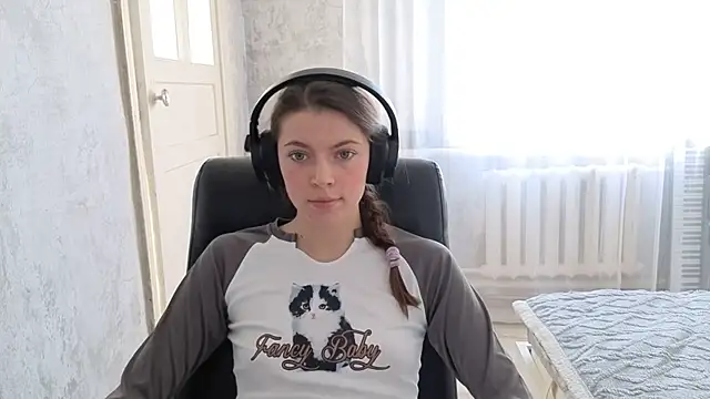 Snapshot of CutieAnny chatting on October 8, 4:50 am CutieAnny online show from October 8, 4:50 am