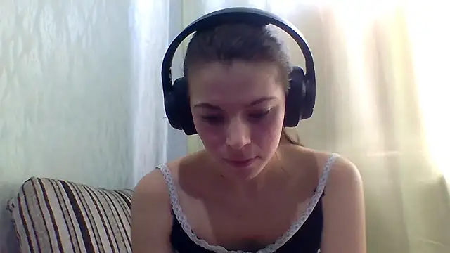 Snapshot of CutieAnny chatting on September 13, 6:32 am CutieAnny online show from September 13, 6:32 am