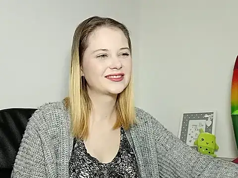 LydiaYoung online show from October 7, 6:12 pm