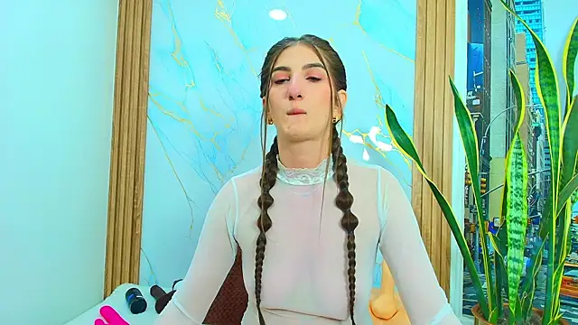 Dafne castro  online show from June 10, 7:45 pm
